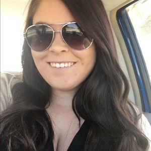 Meet your Posher, Lauren